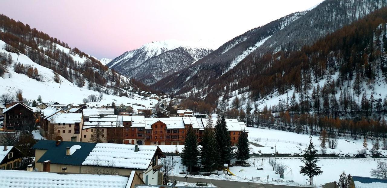 Le Studio Du Queyras Avec Vue Sur La Montagne Abries Bagian luar foto
